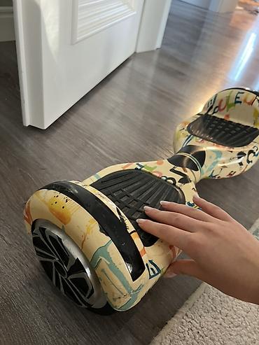 Электротранспорт: Qraffiti üslubunda rəngli dizayna malik elektrik hoverboard (özünü — 2