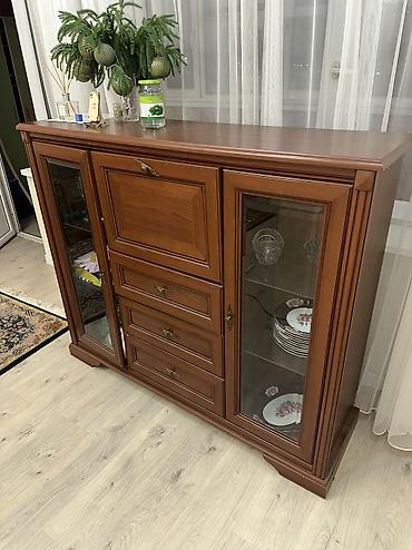 Другая мебель: 1) шкаф 5) таршер 6) 2 комода 7) диван 8) ковер 9) стол — 4