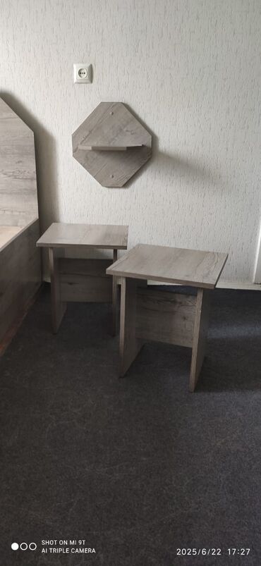 Спальные гарнитуры: Продаю 1) Кровать 2спальн.,с настенными прикраватными полками — 5