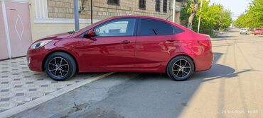 Hyundai: Hyundai Accent: 1.6 l | 2015 il Sedan — 4