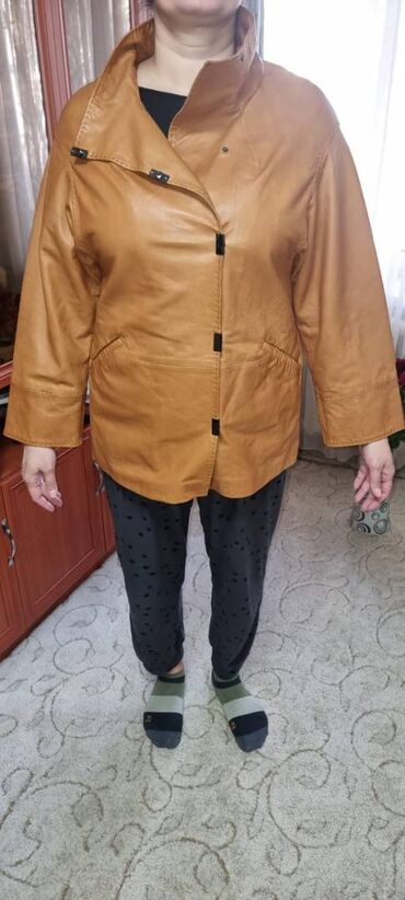 угги натуральный: Продаю кожаную куртку, размер 48-50, цена 4000, торг уместен