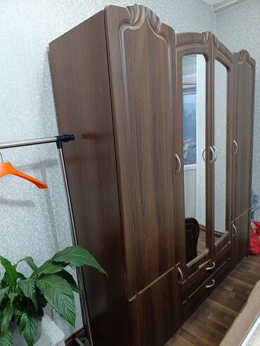 кровать стол: Уктоочу бөлмө гарнитуру, Колдонулган, Шкаф, ДСП, Өзү алып кетүү