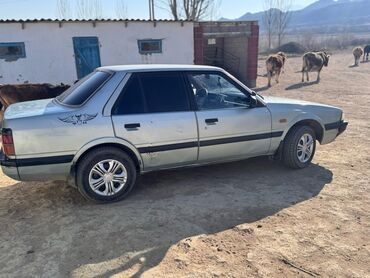 машина семёрка: Mazda 626: 1985 г., 2 л, Механика, Бензин, Седан