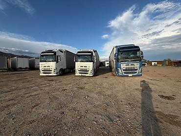 ремни автовоз: Тягач, Volvo, Шторный — 2