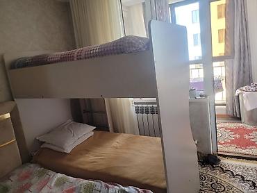бак 200: Двухъярусная кровать из ЛДСП белого цвета. - Компоновка: нижнее — 1
