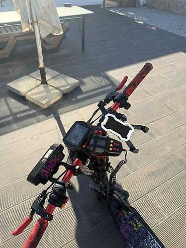 signallar: İşlənmiş Elektrik samokat 10", > 1000 Vt, > 45 km/s, Ünvandan götürmə — 2