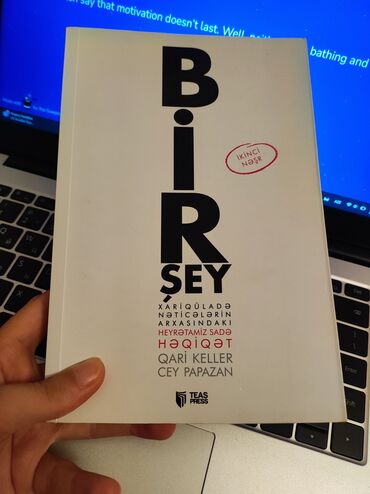 tanrı ilə söhbət pdf: Bir Şey Şəxsi inkişaf kitabıdır Azərbaycan dilindədir İçərisində