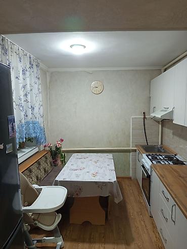 Продажа коттеджей и домов: Продается участок с домом, центр с. Новопавловка, 9 соток, район рынка — 18