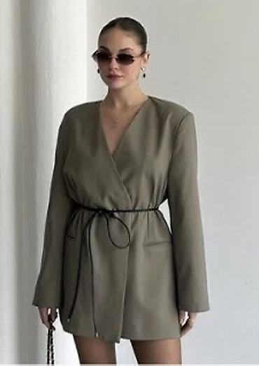 Pencəklər: Zərif qadın üst geyimi – kəmərli blazer/pencek - Rəng: zeytun-boz — 1