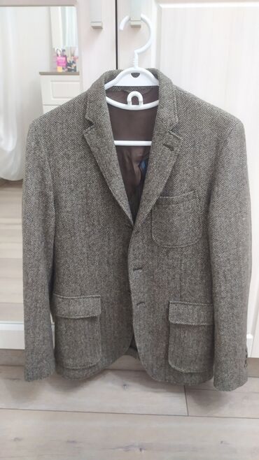 продаю пиджак: Костюм M (EU 38), L (EU 40)