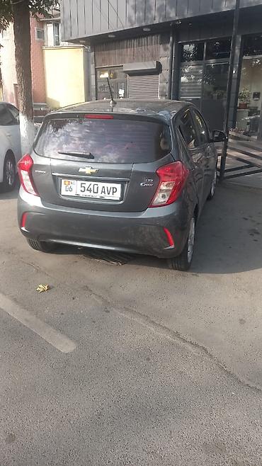 челленджер авто: Chevrolet Spark: 2017 г., 1 л, Автомат, Бензин, Хэтчбэк — 3