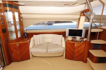 Водный транспорт: Роскошная Белоснежная моторная яхта классического дизайна - воплощение — 4