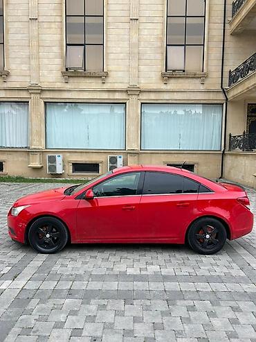 Chevrolet: Chevrolet Cruze sedan - Korpus: 4 qapılı sedan, qırmızı rəng, qara — 8