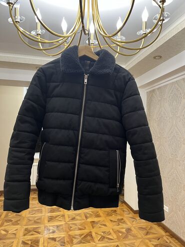 чёрная куртка зимняя: Куртка S (EU 36), цвет - Черный