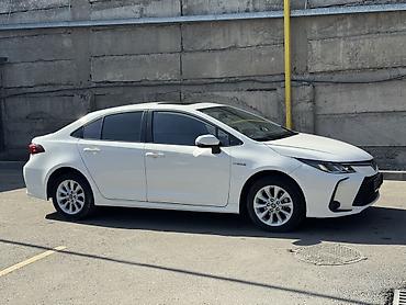 Toyota: Toyota Corolla: 2022 г., 1.8 л, Вариатор, Гибрид, Седан — 4