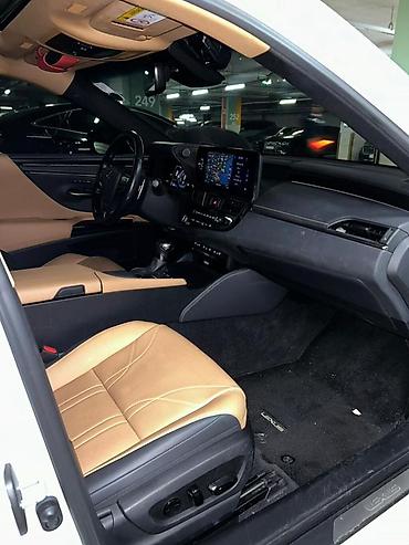 lexis is: Lexus ES: 2021 г., Автомат, Гибрид, Седан — 2