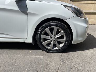 Hyundai: Hyundai Accent: 1.6 l | 2011 il Sedan — 10