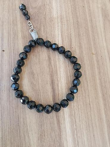 Bijuteriya: Qara muncuqdan qolbaq - Material: parlaq kəsimli qara muncuqlar — 1