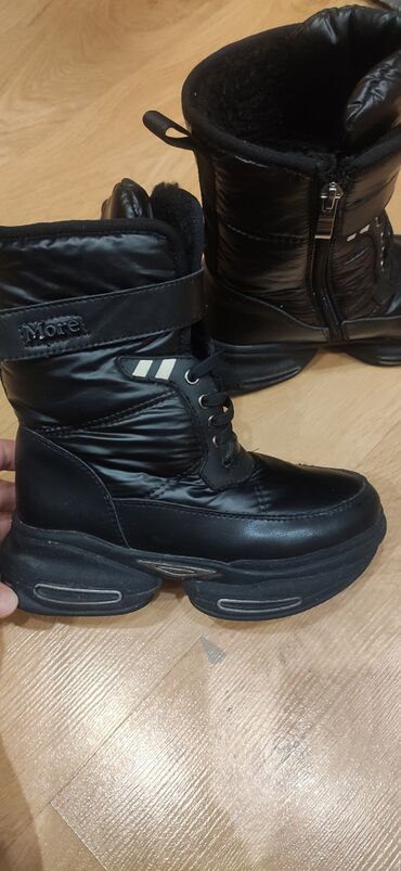 обувь зимние: Зимние сапожки,29 размер, черного цвета, на высокой подошве. Покупали