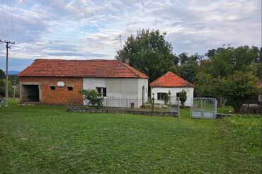 Kuće na prodaju: Seosko domacinstvo Opis oglasa Na prodaju seosko domacinstvo u selu — 6