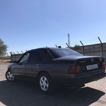 Mercedes-Benz: Mercedes-Benz E-Class: 1986 г., 2.3 л, Механика, Бензин, Седан