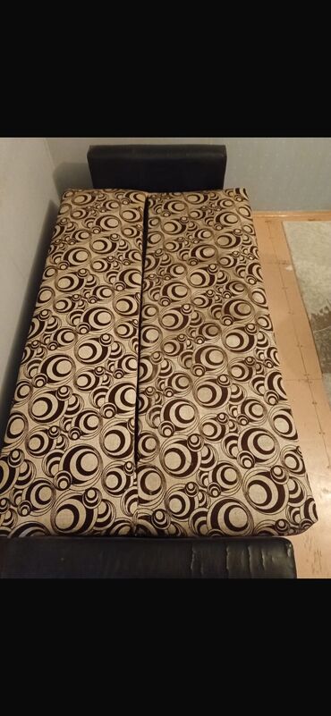 divan masasi: İşlənmiş, Di̇van-kravat, Qonaq otağı üçün, Açılan
