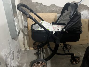 uşaq çeşkaları: Çıxarıla bilən beşikli araba