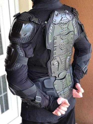 odela za krupnije muskarce: 05. Novo gladijator odelo
Imam u svim velicinama
Cena je 5600 din