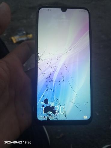 iphone 11 telefonu: Məhsul: Ekranı qırıq smartfon Təsvir: - Damla tipli ön kamera — 1