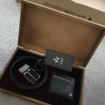 Hədiyyələr: Altınyıldız Classics kəmər və kart qabı dəsti. Kəmər klassik dizaynı