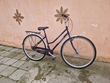 Sport i hobi: Zensko biciklo tockovi 28, ispravno. Moze slanje ili licno Vrbas