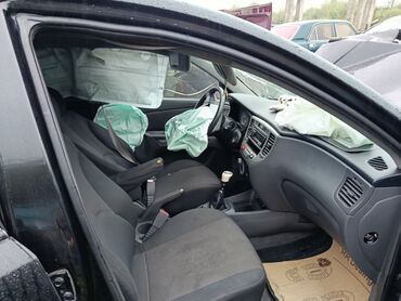бампер на гольф 2: Məhsul: Kia Rio (sedan), qara rəng Təsvir: - Kuzov: 4 qapılı sedan