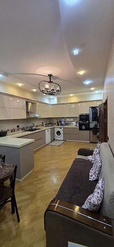 Həyət evləri və villaların satışı: Satılır – geniş həyət evi - Üç mərtəbəli, mansardlı mülk. - Fasadda — 20