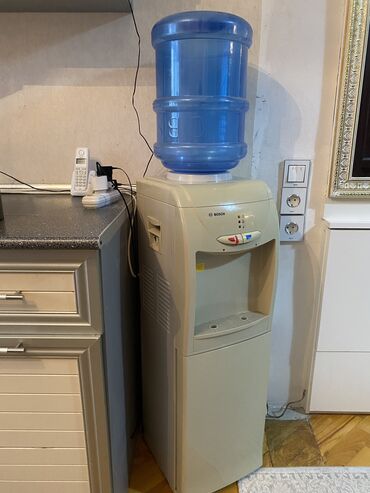 tumbuçka: Dispenser Bosch, Döşəməüstü, Su soyutma ilə, İşlənmiş