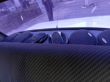 VAZ (LADA): VAZ 2107, ağ rəng, sedan. Xüsusiyyətlər: - Kuzov: 4 qapılı sedan — 13