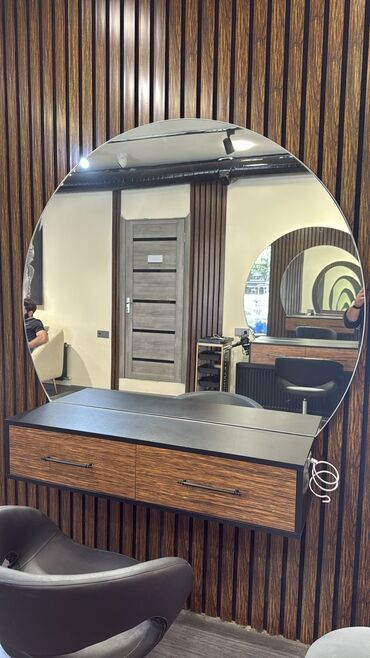 Qab-qacaq və mətbəx ləvazimatları: Salon guzgusu 200azn. Unvan 28may m 6649 Nigaz
