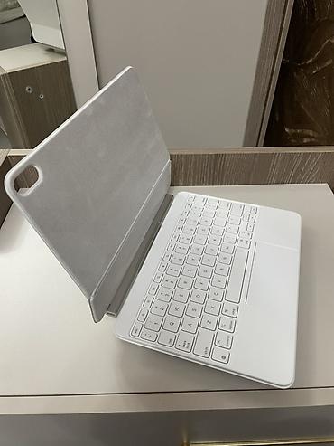 apple i̇pad: Apple Magic Keyboard for iPad Air 11inch m4 m3 m2 (Ağ rəng)yenidir — 2