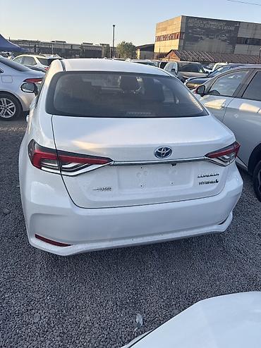 byd e1: Toyota Corolla: 2021 г., 1.8 л, Автомат, Гибрид, Седан — 1