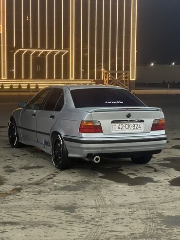 BMW: BMW 3 Series E36 sedan, gümüş rəng. - Kuzov: 4 qapı, M3 üslubunda yan — 6