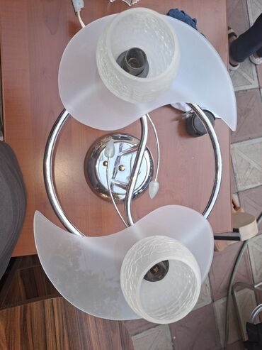 Bra, divar lampaları: Şüşə kölgəli, şirli metal əsaslı, dekorativ qızılı detallı bir divar — 3