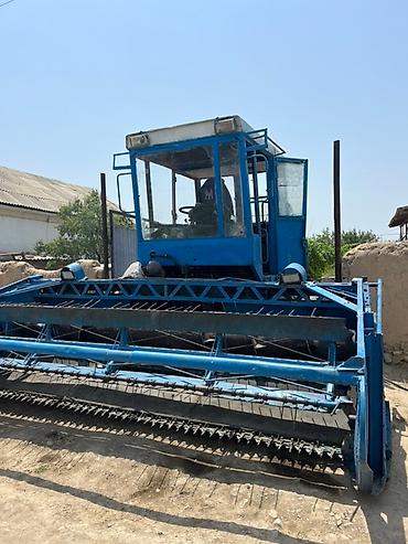 Самоходные косилки: Жатка для уборки сельскохозяйственных культур синего цвета — 9