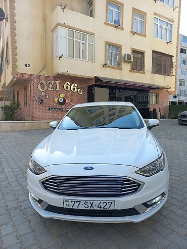fujin: Ford Fusion sedan – ağ rəngdə, geniş və komfortlu salon — 5