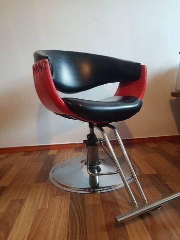 Салонные кресла: Стул для парикмахеров. цена договорная
