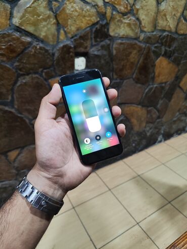 Apple iPhone: IPhone SE 2020, 64 GB, Qara, Qırıq
