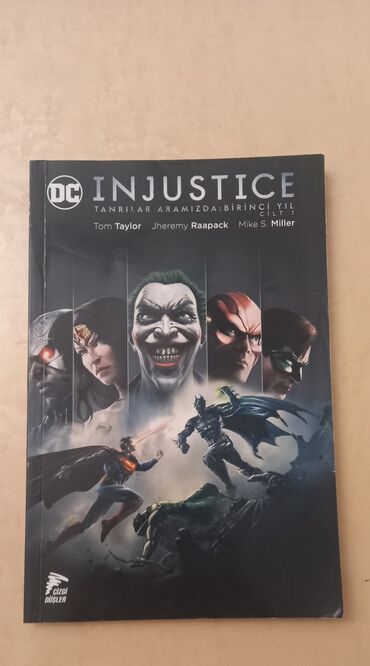 Komikslər, manqa: DC Comics-in "Injustice: Tanrılar Aramızda" komiksinin birinci cildi