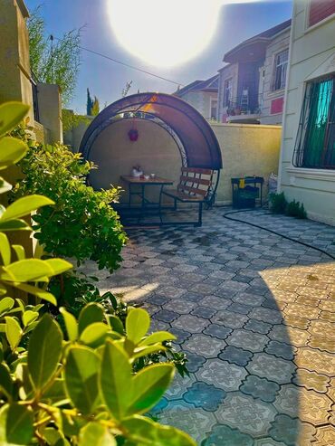 Həyət evləri və villaların satışı: 2 mərtəbəli həyət evi. Binə qəsəbəsi mərkəzdə.4 otaq, 3 hamam tualet — 3