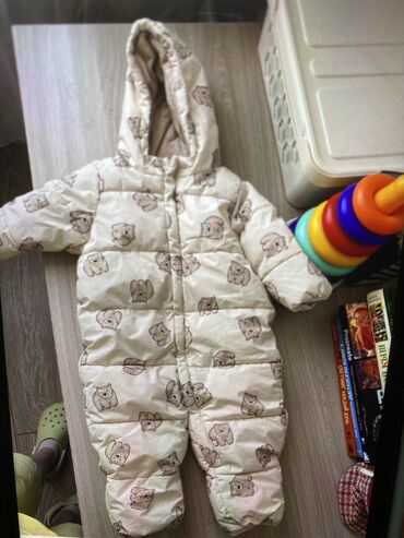 детские пальто: Детский комбинезон (зимний) размер 80, бренд baby go