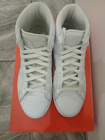 guess patike 40: Nike zenske kožne patike – visoki model - Model: klasičan high‑top sa — 2