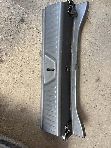 ajkula auto: PLASTIKA U GEPEKU ZA MERCEDES BENZ A KLASA, A 140, A 160 . OD 2012 — 1