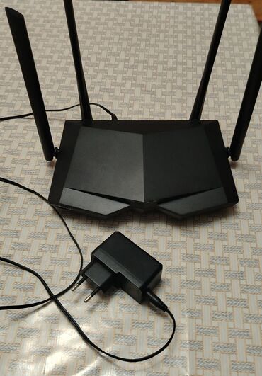 vayfayin kodun deyismek: Wi‑Fi router – 4 antenalı, güclü siqnal örtüyü Xüsusiyyətlər: - 2.4